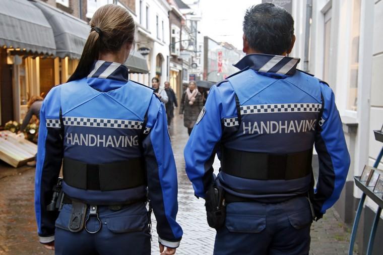 handhavers жить в голландии